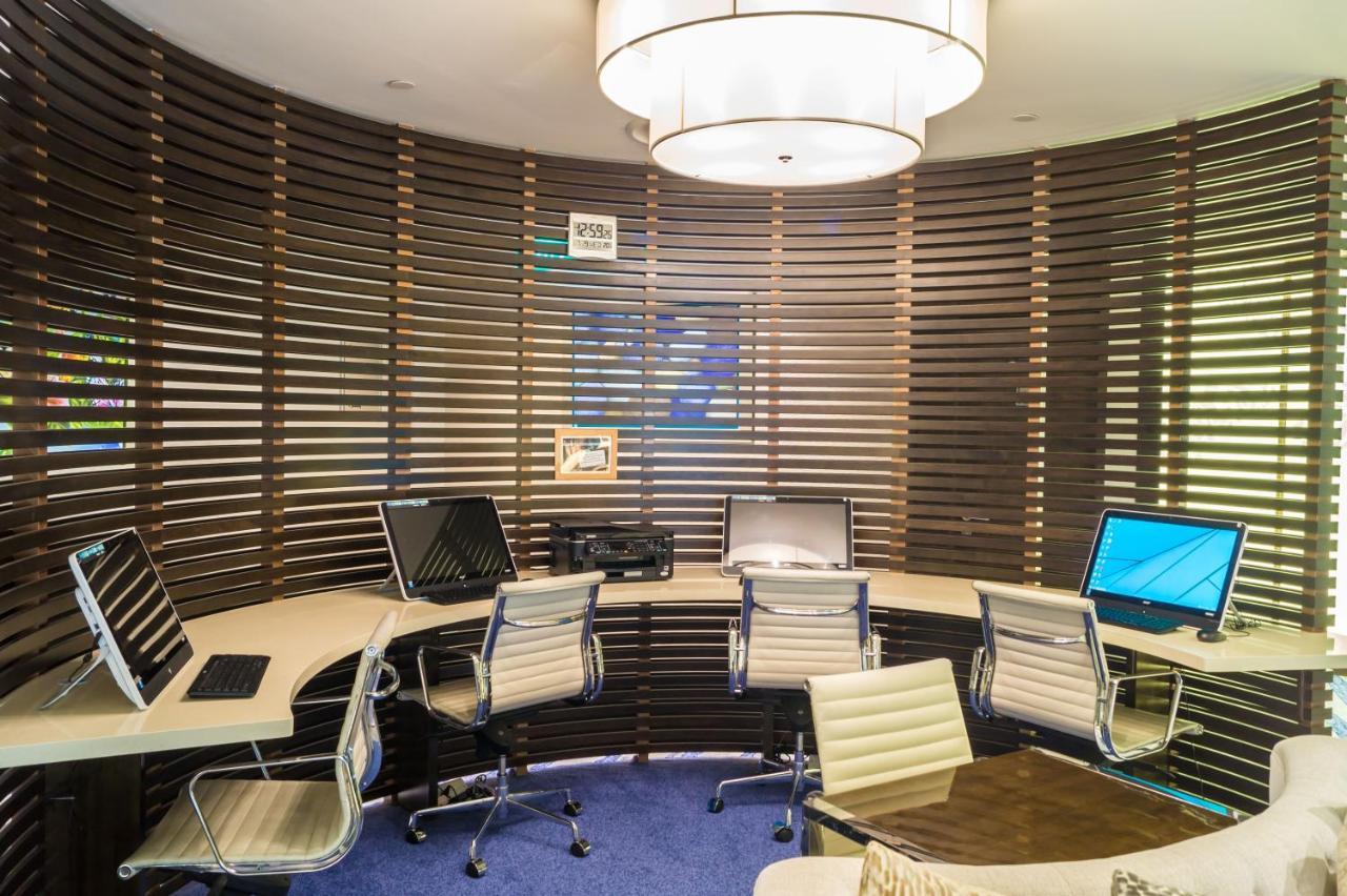 Отель Ambassador Transit Lounge Terminal 3 Сингапур Экстерьер фото